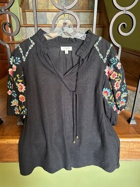 Umgee black shirt, embroidered sleeves